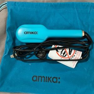 Amika Polished Perfection Mini Straightening Brush